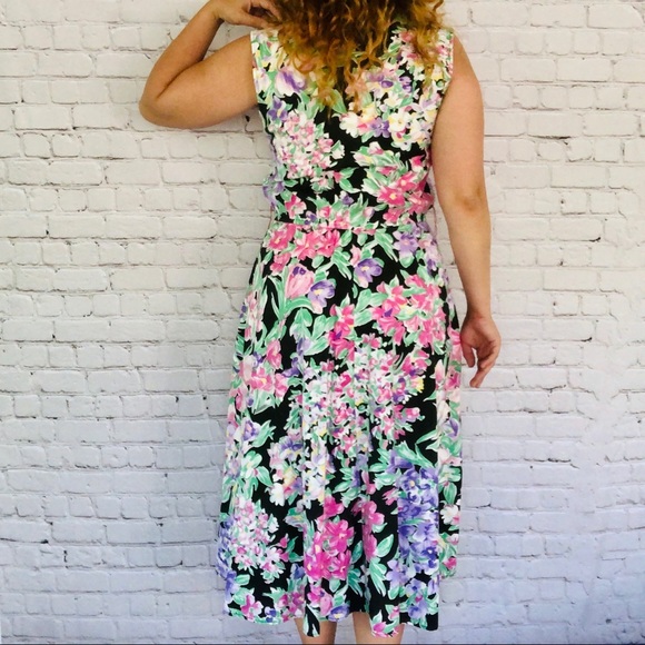 SOLD Vintage Floral 1980s Vibes Button Up Dress - Picture 3 of 6
